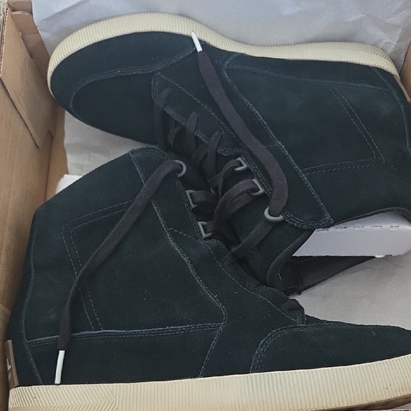 Sorel Black and White Logo Design - Picture 3 of 7